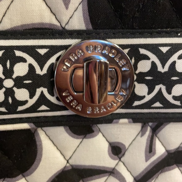 VERA BRADLEY STRUCTURED QUILTED handbag crossbody  purse FLORAL BLACK WHITE NWOT - Picture 4 of 16